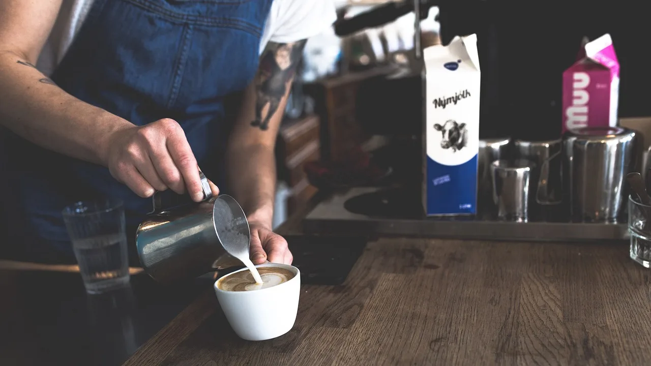 coffee, cafe, latte, art, steamed, milk, froth, foam, hand, coffee cup, measuring, cup, barista, bar, gray coffee, gray art, gray cup. How a coffee shop trains new baristas and plans the hiring pipeline